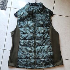 Avia Green Camouflage Vest XL (16/18)